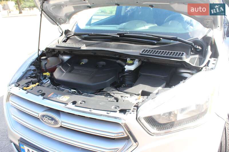 Внедорожник / Кроссовер Ford Escape 2017 в Кривом Роге