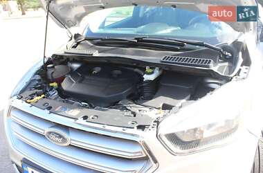 Внедорожник / Кроссовер Ford Escape 2017 в 