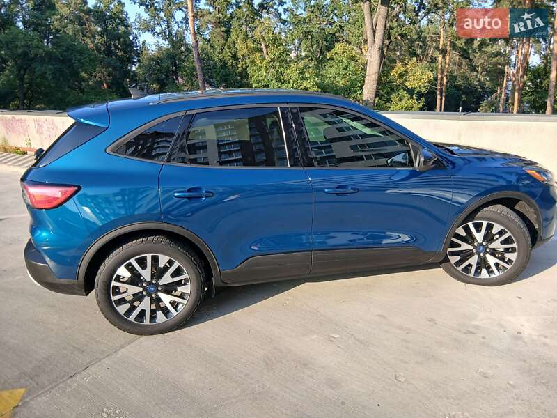 Внедорожник / Кроссовер Ford Escape 2020 в Ирпене