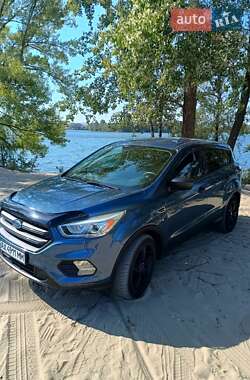 Внедорожник / Кроссовер Ford Escape 2017 в 