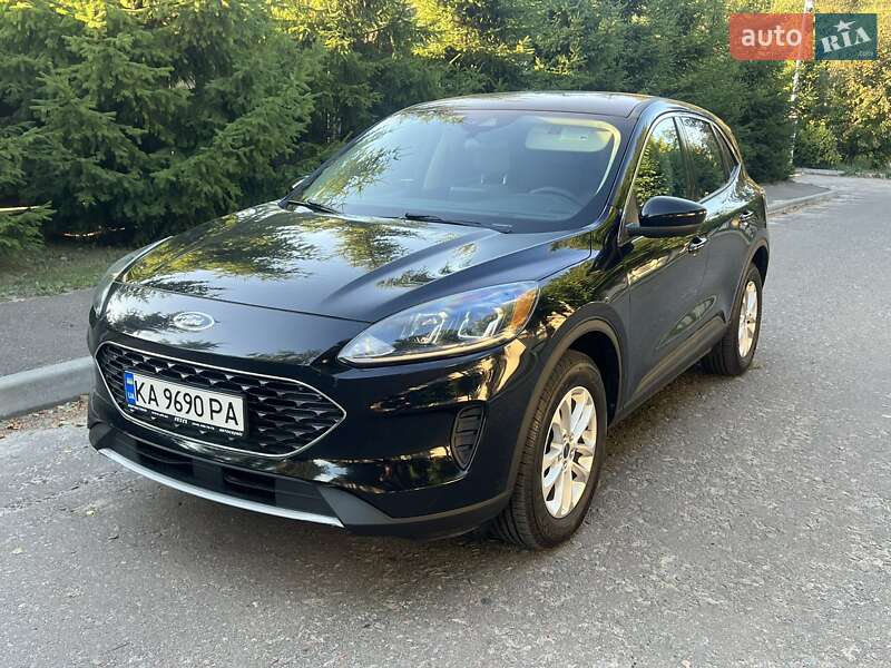 Внедорожник / Кроссовер Ford Escape 2020 в 