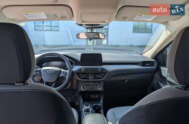 Внедорожник / Кроссовер Ford Escape 2020 в 