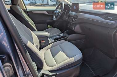 Внедорожник / Кроссовер Ford Escape 2020 в 