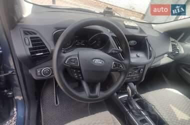 Внедорожник / Кроссовер Ford Escape 2018 в 