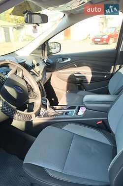 Внедорожник / Кроссовер Ford Escape 2018 в 