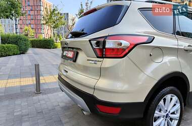 Позашляховик / Кросовер Ford Escape 2016 в 