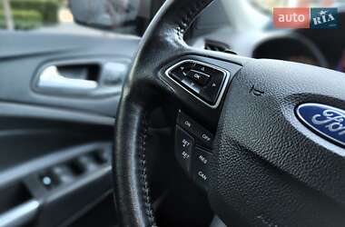 Позашляховик / Кросовер Ford Escape 2016 в 