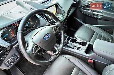 Позашляховик / Кросовер Ford Escape 2016 в 
