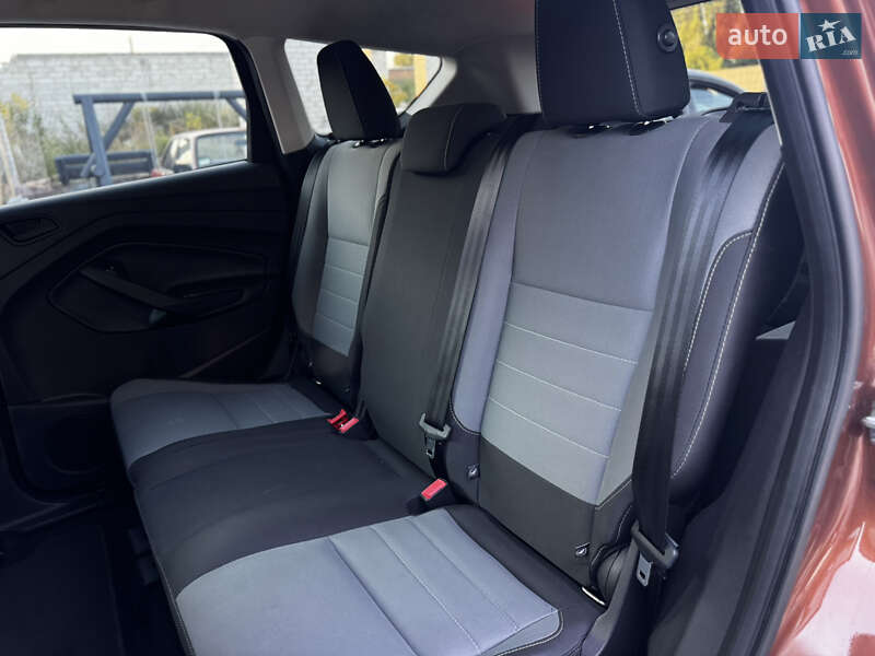 Внедорожник / Кроссовер Ford Escape 2017 в Житомире