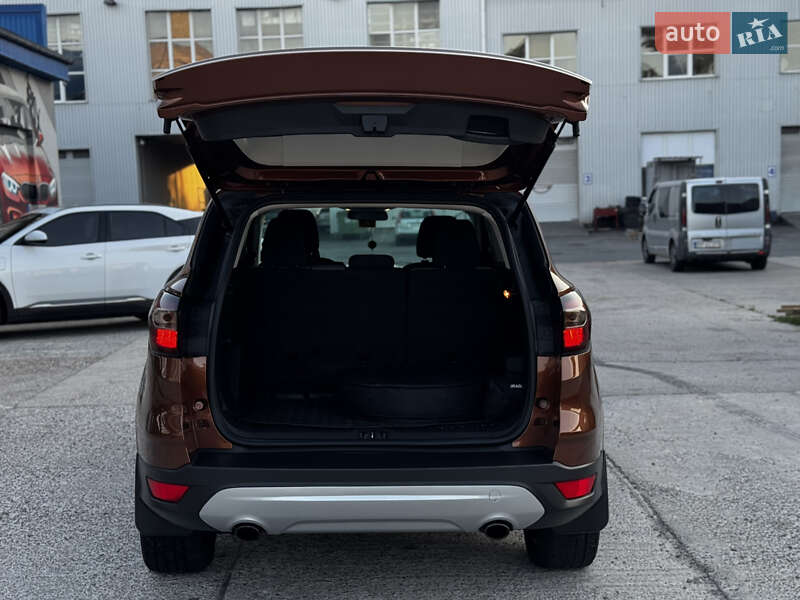 Внедорожник / Кроссовер Ford Escape 2017 в Житомире