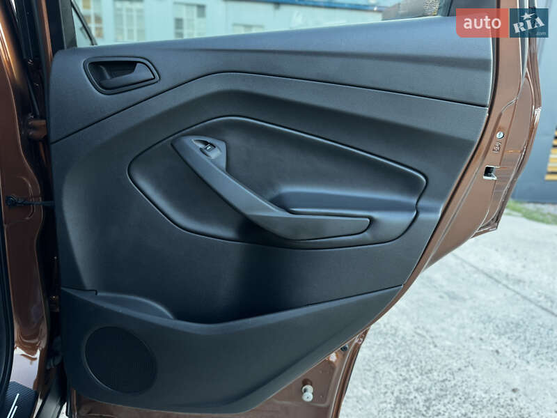 Внедорожник / Кроссовер Ford Escape 2017 в Житомире