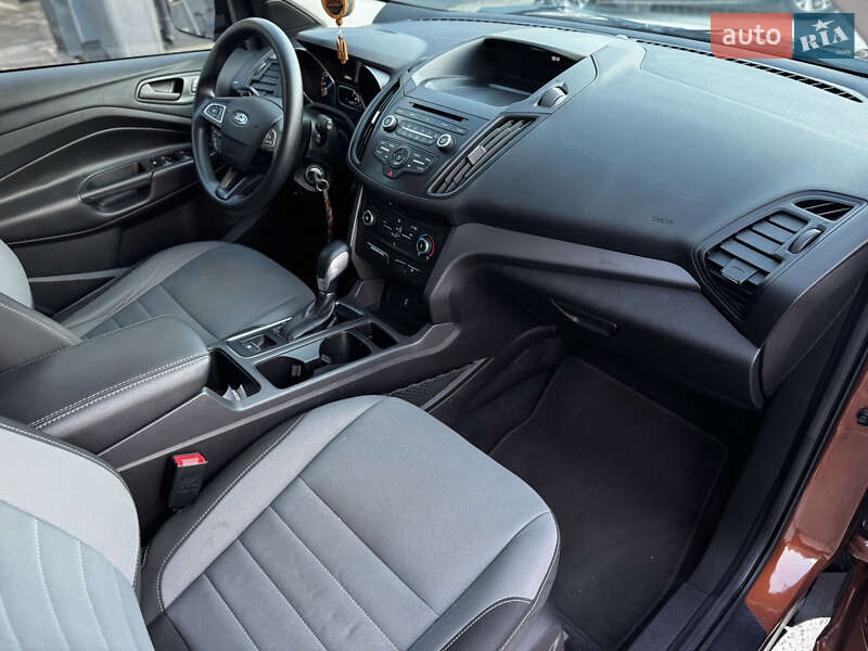 Внедорожник / Кроссовер Ford Escape 2017 в Житомире