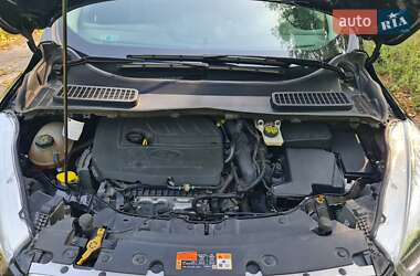 Внедорожник / Кроссовер Ford Escape 2017 в 