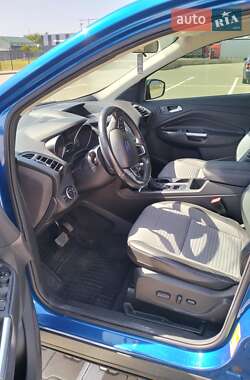 Внедорожник / Кроссовер Ford Escape 2016 в 