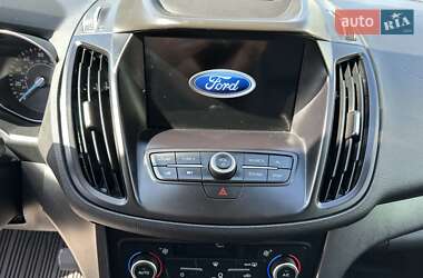 Внедорожник / Кроссовер Ford Escape 2018 в 