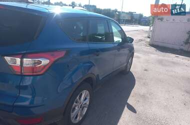 Внедорожник / Кроссовер Ford Escape 2017 в 