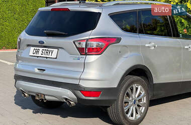 Внедорожник / Кроссовер Ford Escape 2016 в 