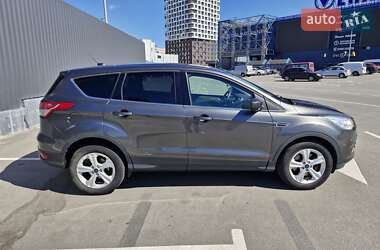 Внедорожник / Кроссовер Ford Escape 2015 в 