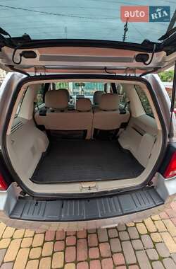 Внедорожник / Кроссовер Ford Escape 2010 в 