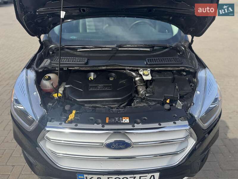 Внедорожник / Кроссовер Ford Escape 2018 в Ровно