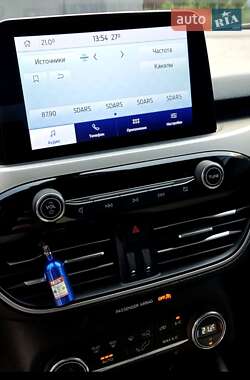 Внедорожник / Кроссовер Ford Escape 2020 в 