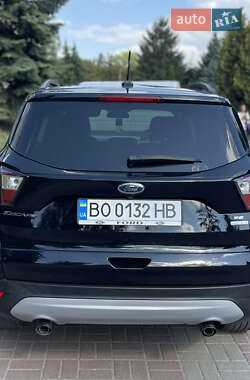 Внедорожник / Кроссовер Ford Escape 2017 в 