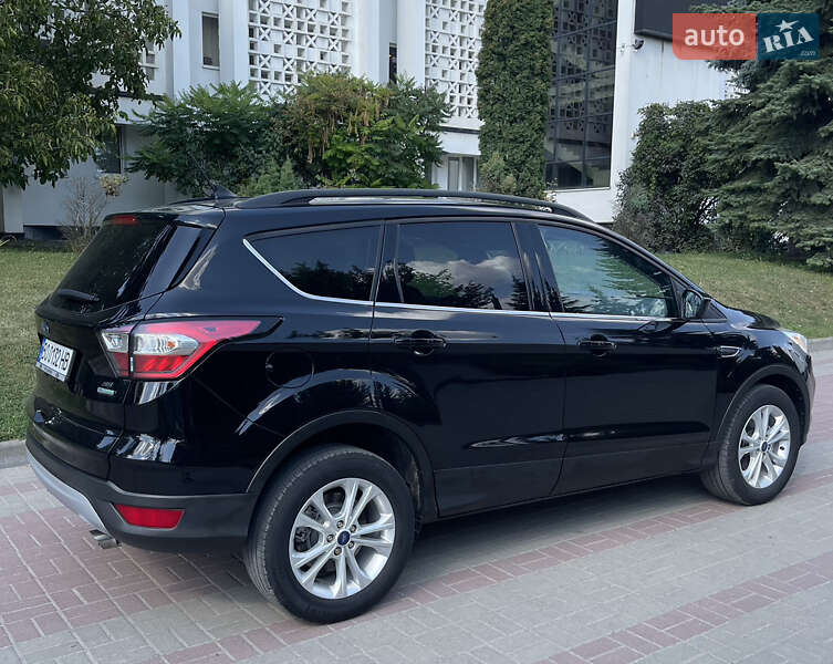 Позашляховик / Кросовер Ford Escape 2017 в 