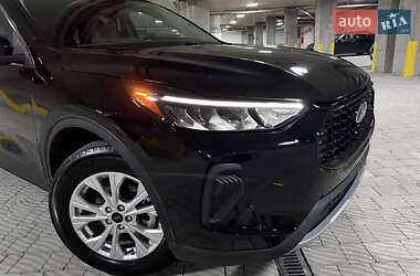 Позашляховик / Кросовер Ford Escape 2024 в 