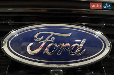Позашляховик / Кросовер Ford Escape 2024 в 