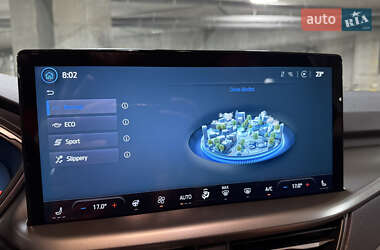 Позашляховик / Кросовер Ford Escape 2024 в 