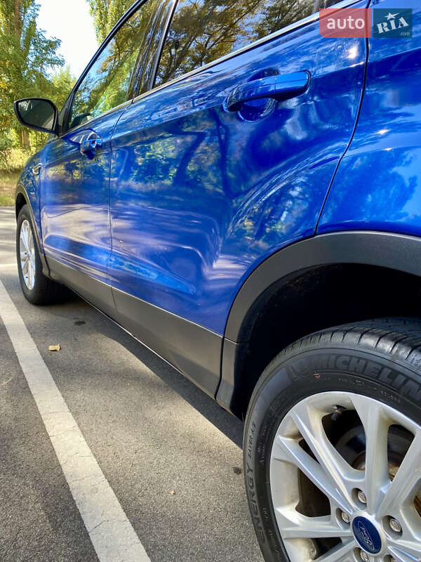 Внедорожник / Кроссовер Ford Escape 2018 в Вышгороде