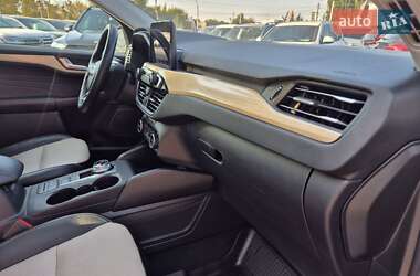 Внедорожник / Кроссовер Ford Escape 2021 в 