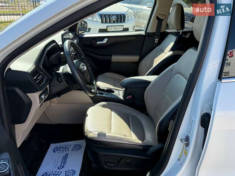 Внедорожник / Кроссовер Ford Escape 2020 в Киеве