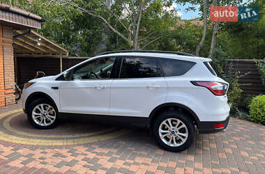 Внедорожник / Кроссовер Ford Escape 2018 в 