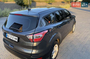 Внедорожник / Кроссовер Ford Escape 2018 в 