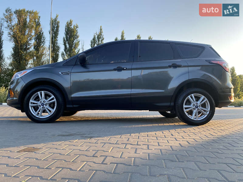Внедорожник / Кроссовер Ford Escape 2018 в 