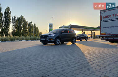 Внедорожник / Кроссовер Ford Escape 2018 в 