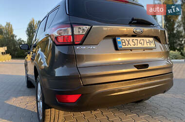 Внедорожник / Кроссовер Ford Escape 2018 в 