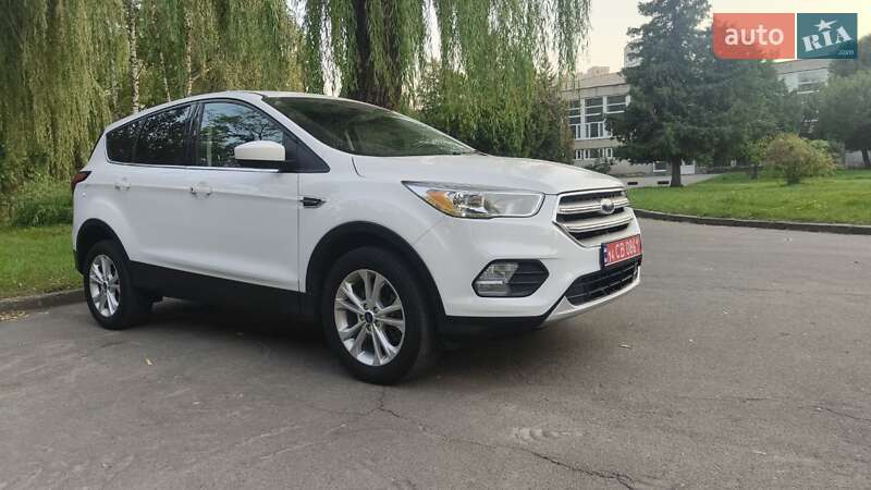 Внедорожник / Кроссовер Ford Escape 2019 в 