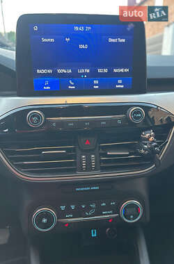 Внедорожник / Кроссовер Ford Escape 2020 в 
