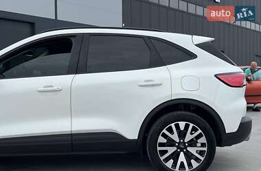 Позашляховик / Кросовер Ford Escape 2020 в 