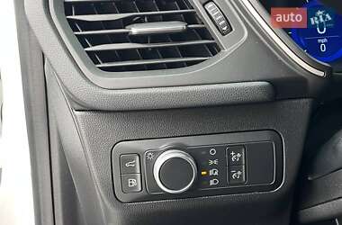 Позашляховик / Кросовер Ford Escape 2020 в 