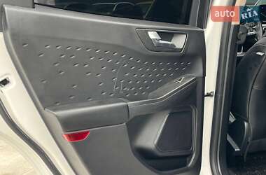 Позашляховик / Кросовер Ford Escape 2020 в 