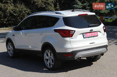 Внедорожник / Кроссовер Ford Escape 2019 в 