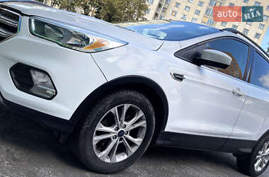 Внедорожник / Кроссовер Ford Escape 2018 в 
