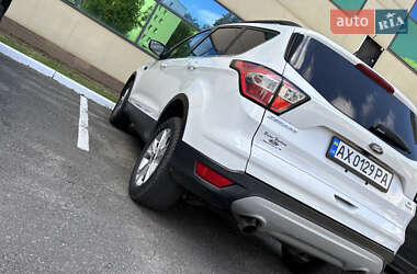 Внедорожник / Кроссовер Ford Escape 2018 в 