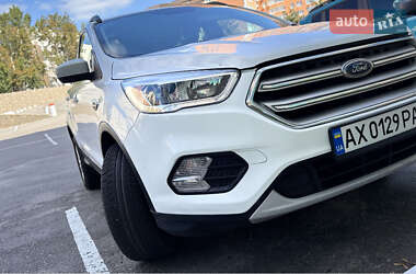 Внедорожник / Кроссовер Ford Escape 2018 в 