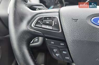 Внедорожник / Кроссовер Ford Escape 2017 в 