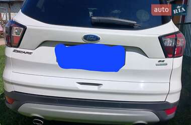 Внедорожник / Кроссовер Ford Escape 2017 в 