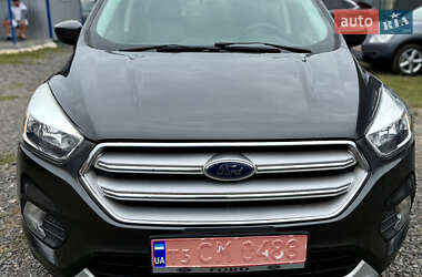 Внедорожник / Кроссовер Ford Escape 2018 в 